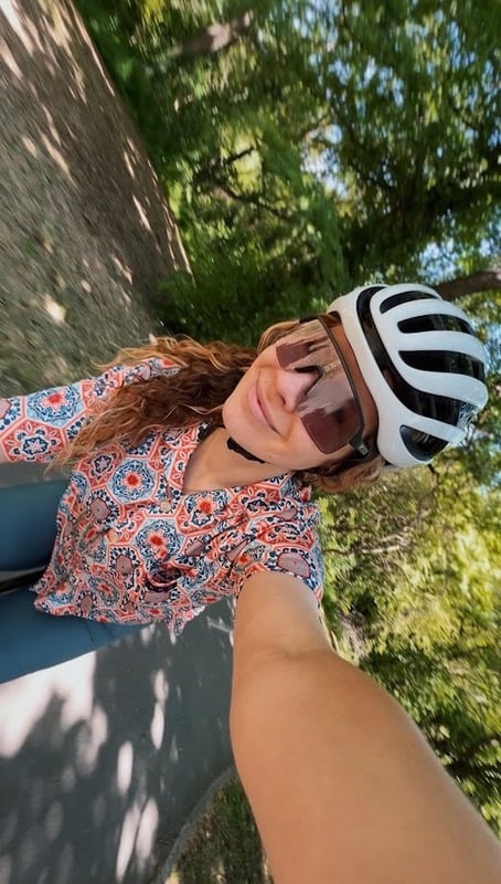 Selfie on the bike in a Pamera shirt